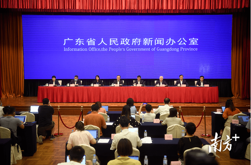 兰西王立波最新情况，与自然美景的邂逅与内心平和之旅