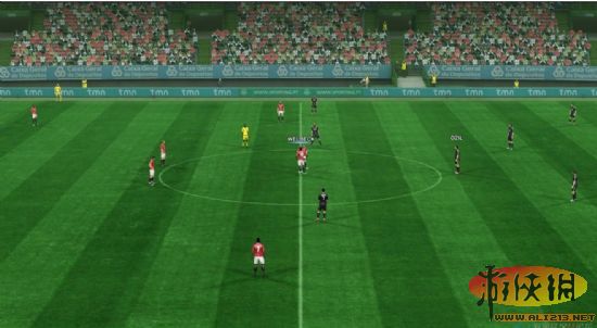 PES2013最新转会补丁，虚拟足球世界的风云变幻