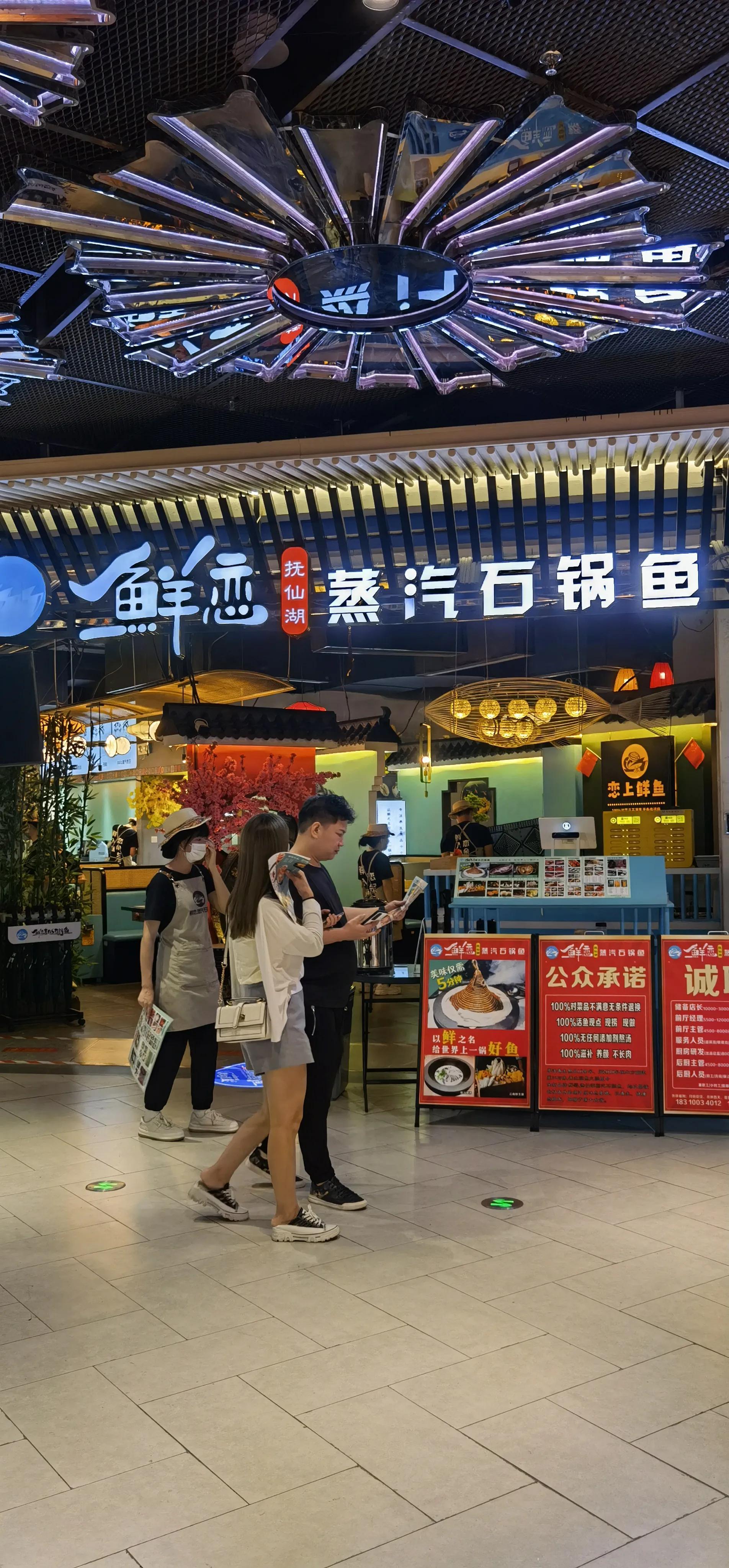 科技与生活的完美融合，最新好听又好看的广场舞神器亮相广场！