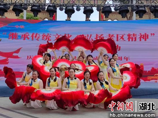 广场舞最新单扇子舞步骤指南与技巧解析