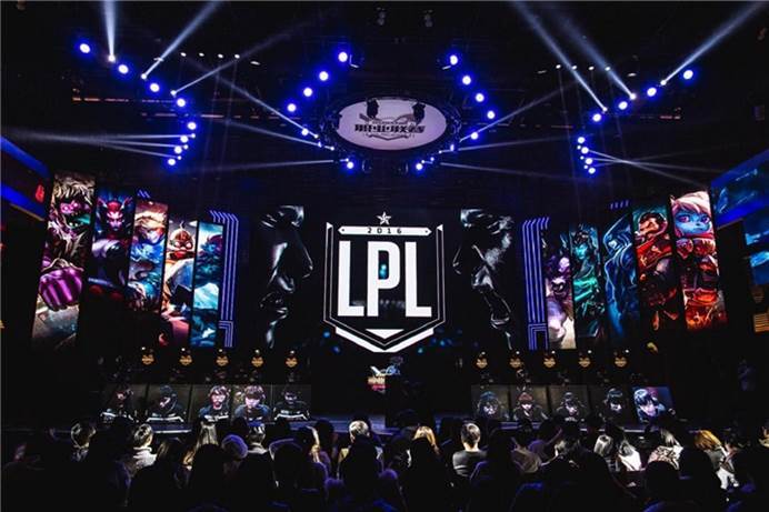 LPL最新转会消息深度解析与观点阐述，转会动态一网打尽