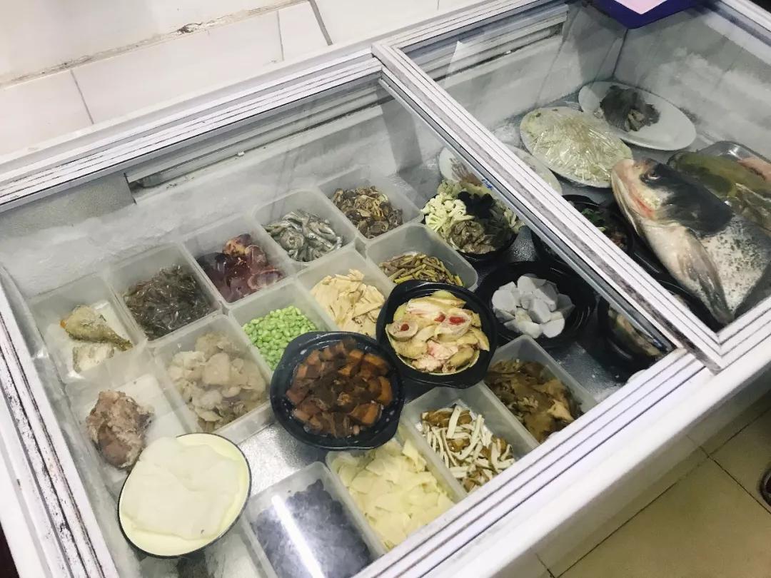 大学生演讲比赛PPT，探索小巷深处的独特风味特色小店展示