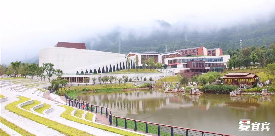 最新开学时间信息及自然美景之旅，探寻内心的宁静与平和
