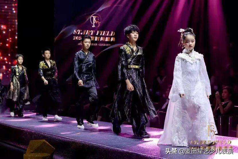 杨颖最新图片，璀璨星光下的时尚焦点女王
