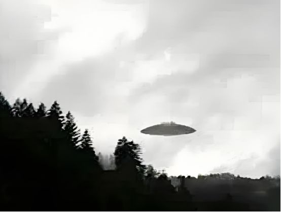 探索UFO奥秘与领略自然美景的双重旅程，寻找内心的宁静与平和