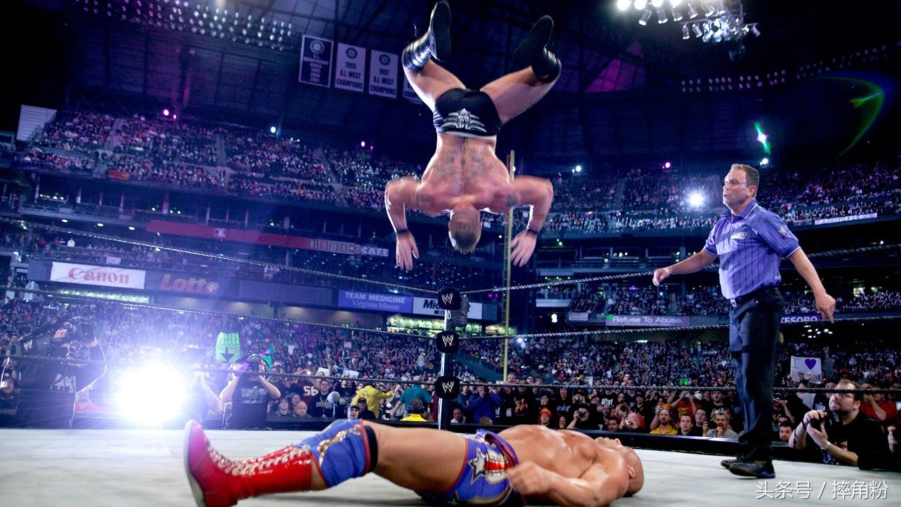 WWE最新热血摔跤盛宴，激动人心瞬间再现！